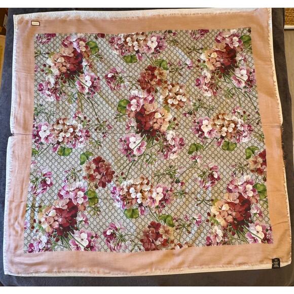 Like New: Gucci Blooms Modal Silk Shawl/Scarf, 140x140cm, Pink Floral 2016-2017 - Picture 16 of 16